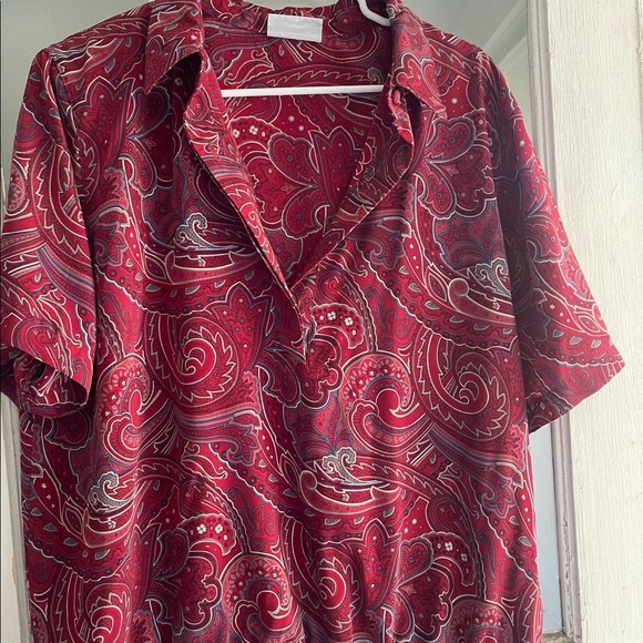 Silky red pullover - Picture 1 of 2